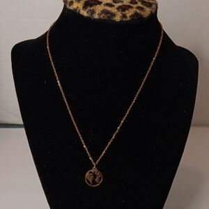 Elegant Gold Pendant Necklace